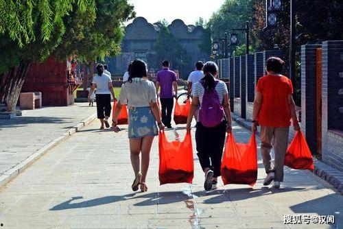 偷拍街拍国产视频,揭秘街拍中的偷拍现象